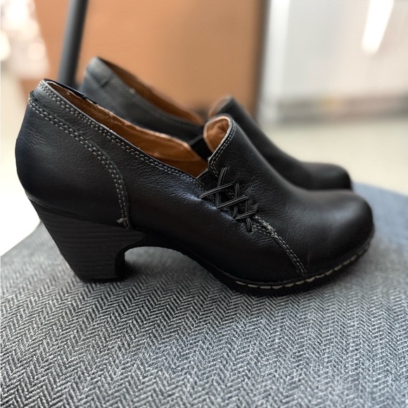 Euro by Sofft Black Leather Heeled Pumps - Picture 9 of 9